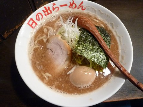 日の出らーめん・魚介醤油味付玉子