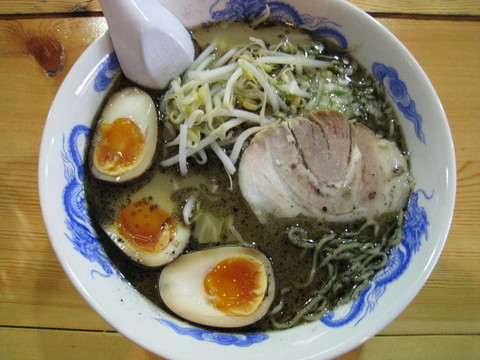 魔王・魔王しょうゆ+味玉半分×2