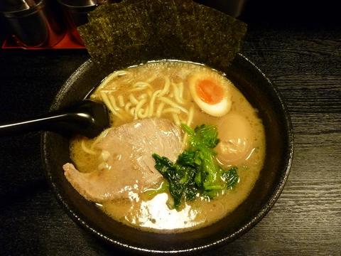 あじと屋ラーメン・並+半熟たまご