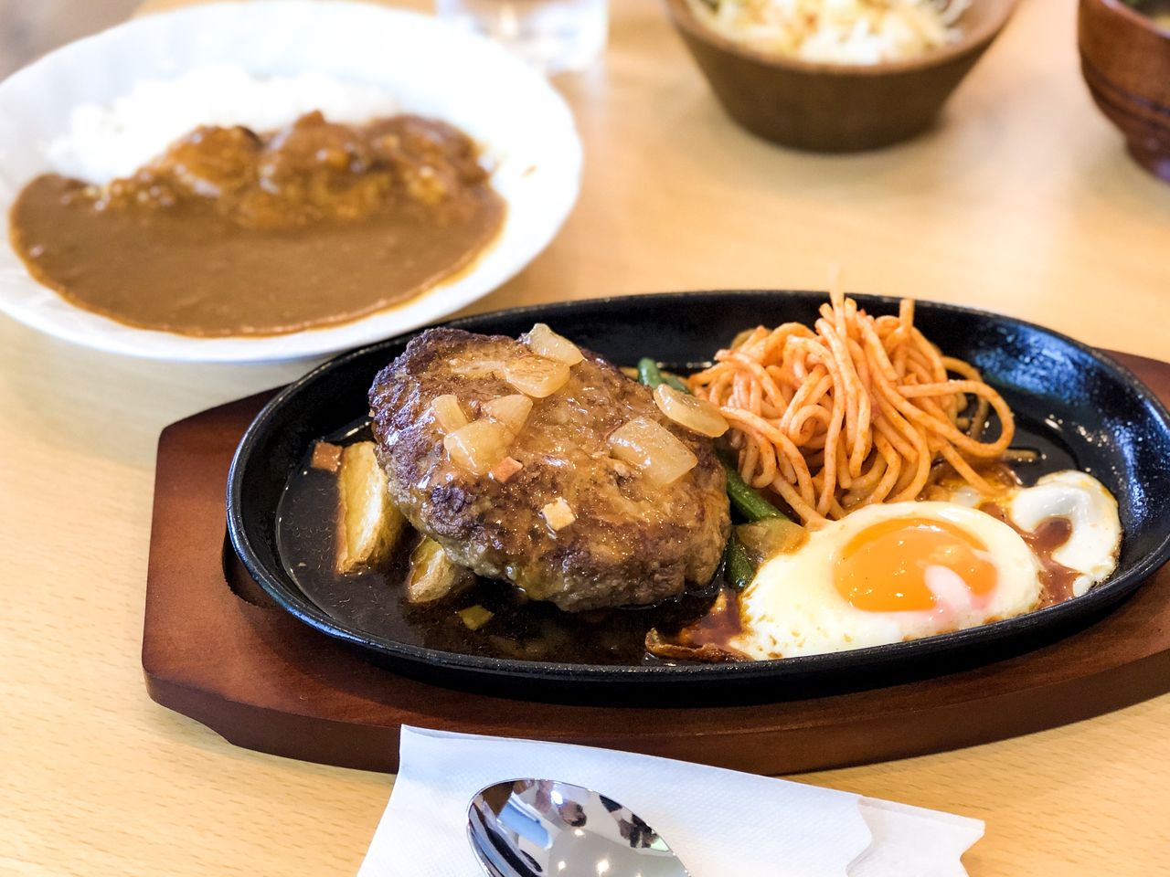 6 1オープン 那珂川の人気店が筑前町に カレー ハンバーグ やまと 食べ歩きのあまたく