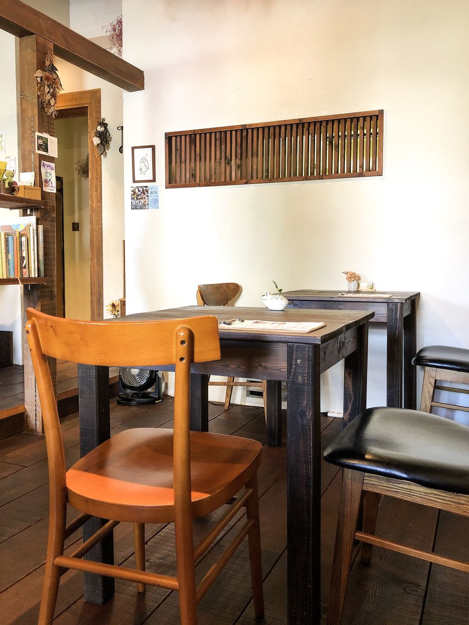 キャンプ用品店のあとに見つけたカエルの置物がたくさんあるお店 カフェ ツリーフロッグ 食べ歩きのあまたく