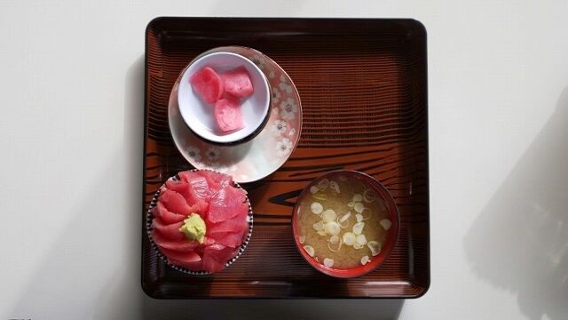 本マグロ丼1