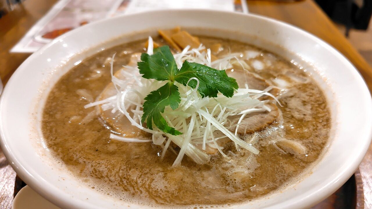 白湯煮干しラーメン 3