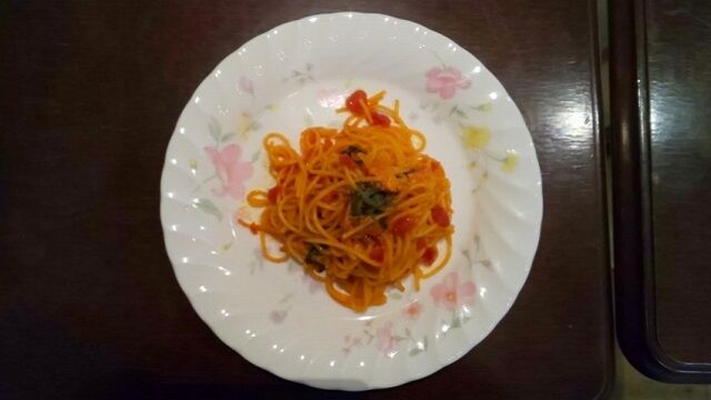 トマトとフレッシュバジルのスパゲティー 1