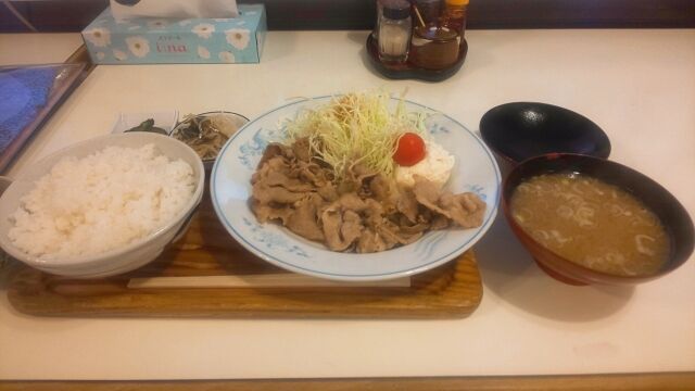 豚肩ロースの生姜焼き定食 2