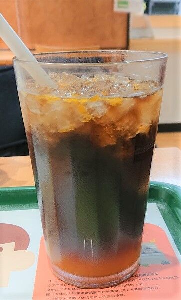 「ネーブル コーラ」(Sサイズ税別213円/Mサイズ税別269 円/Lサイズ税別334円)