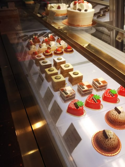 ダロワイヨのモンブランとマカロンを食べる そとおやつ 食べるときは食べる