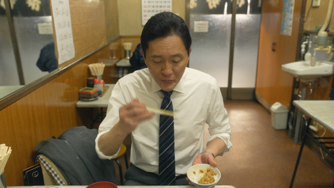 「孤独のグルメ」で激論、納豆のたれを入れるのは混ぜる前か後か