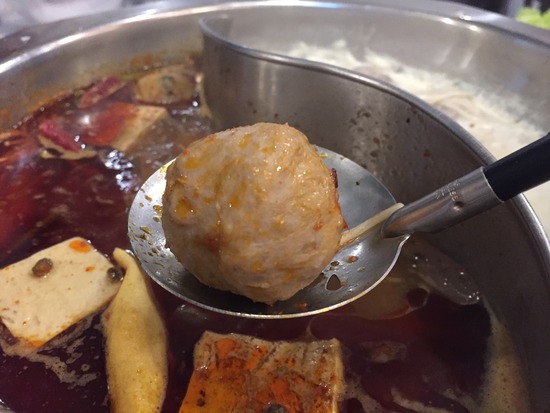 写真19(香菇貢丸鍋の中)