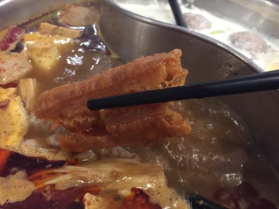 写真20(油條鍋の中)