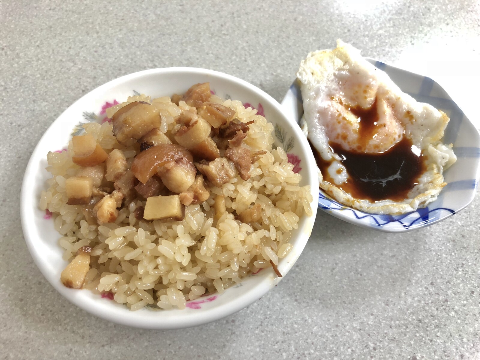 台北 大橋頭 珠記大橋頭油飯 油飯好きが愛してやまない黄身がトロトロの卵のせ油飯 台湾おこわ 食べ台湾 美味しい台北 Powered By ライブドアブログ