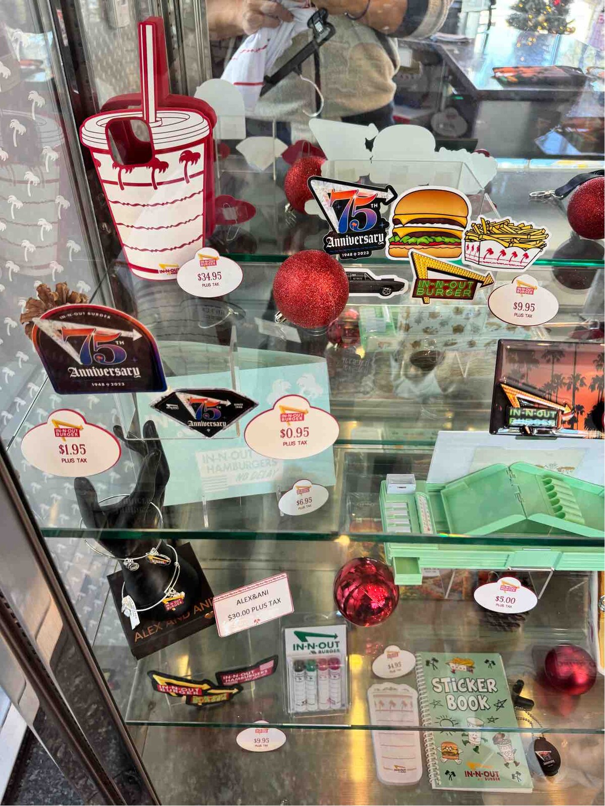 In-N-Out Burger Company Store インアンドアウトバーガーの