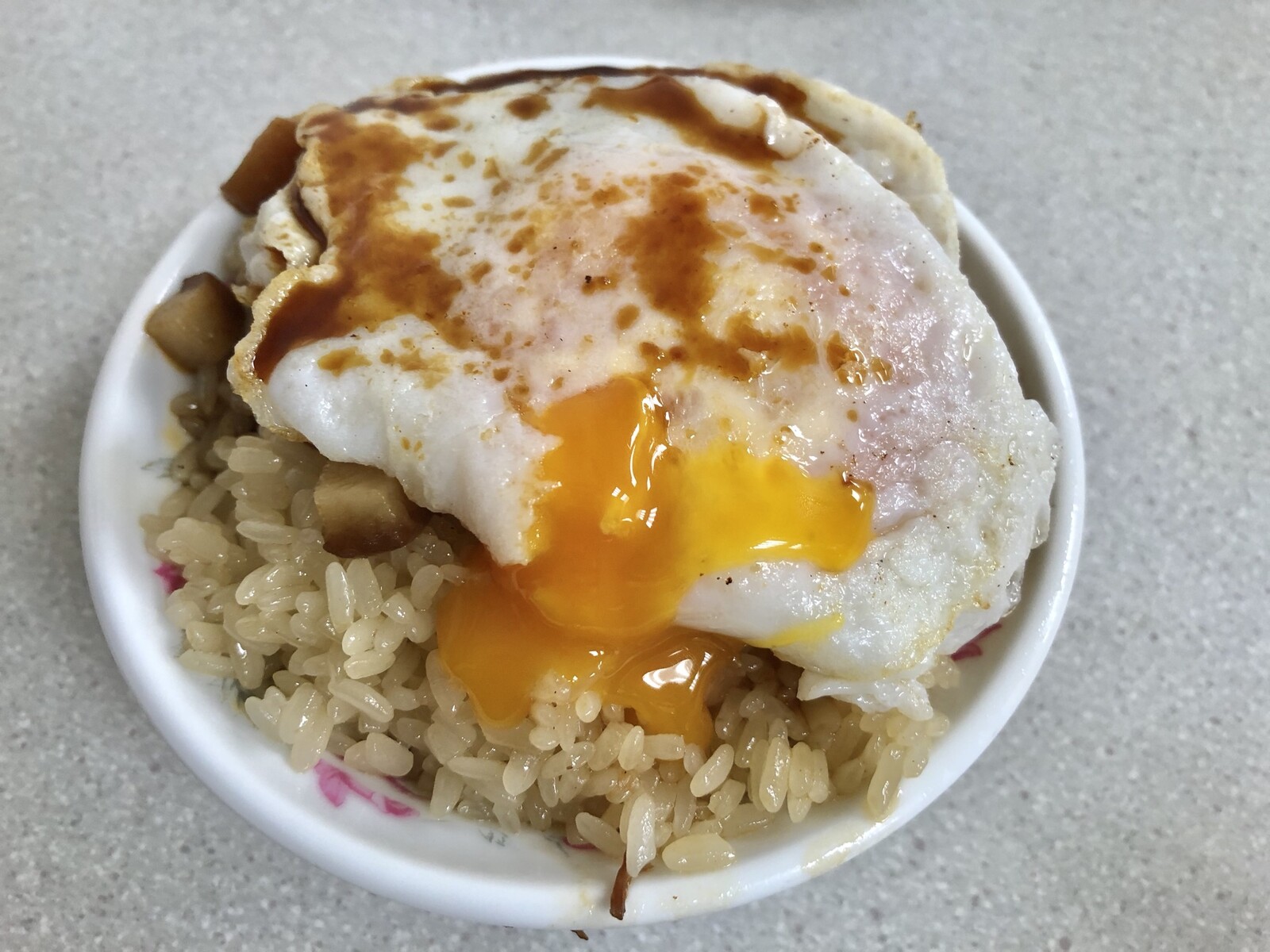 台北 大橋頭 珠記大橋頭油飯 油飯好きが愛してやまない黄身がトロトロの卵のせ油飯 台湾おこわ 食べ台湾 美味しい台北 Powered By ライブドアブログ