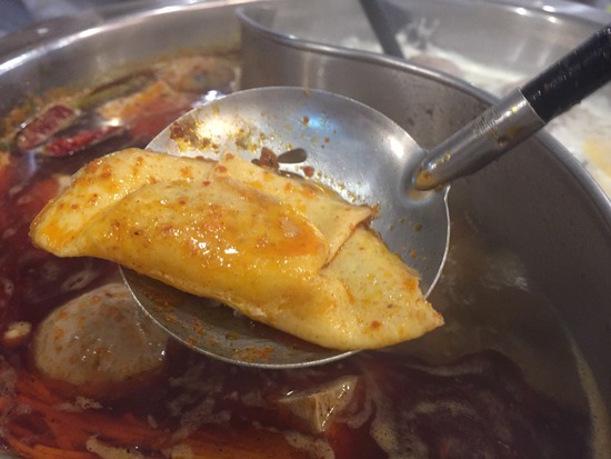 写真18(蛋餃鍋の中)