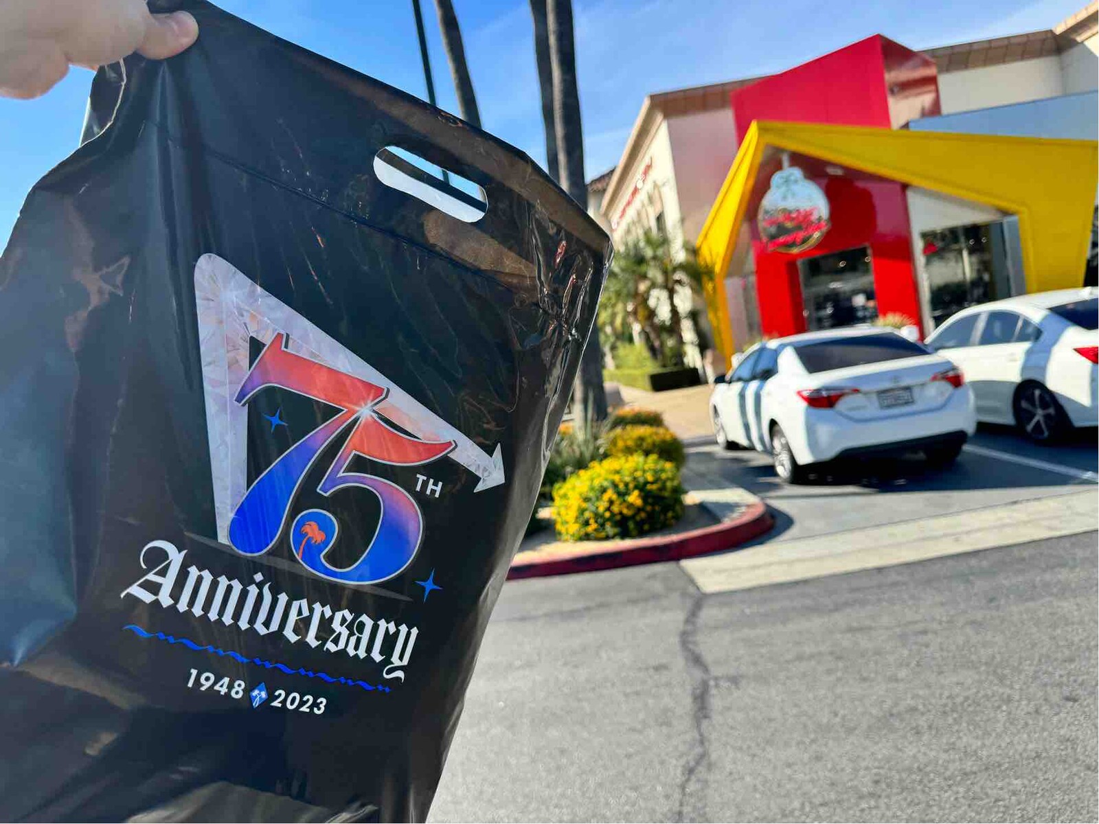 In-N-Out Burger Company Store インアンドアウトバーガーの