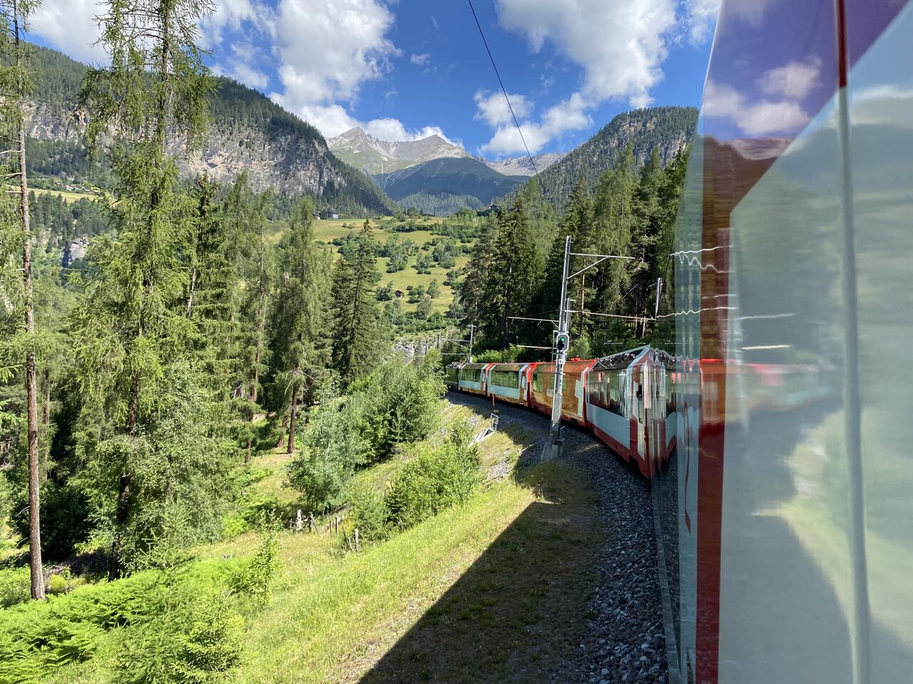 氷河特急(GLACIER EXPRESS) サンモリッツ~ツェルマット全線に乗車 氷河特急(GLACIER EXPRESS) サンモリッツ~ツェルマット全線に乗車