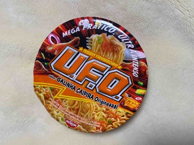 ブラジルNISSIN YAKISSOBA UFO sabor GALINHA CAIPIRA Originaaaalll