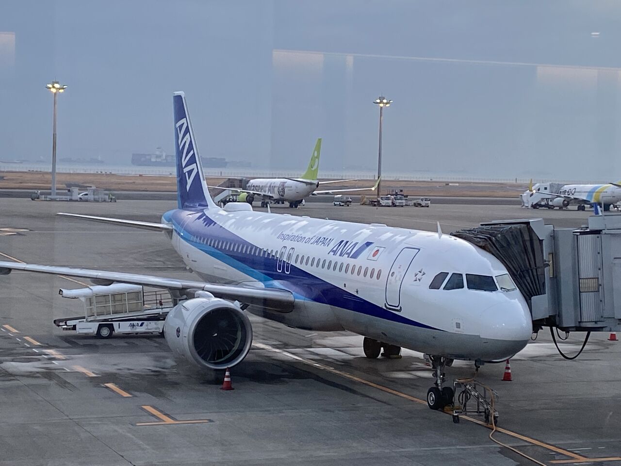 NH631便 で羽田空港から岩国錦帯橋空港へ : 元 旅人の木 店主の日記 NH631便 で羽田空港から岩国錦帯橋空港へ : 元 旅人の木 店主の日記