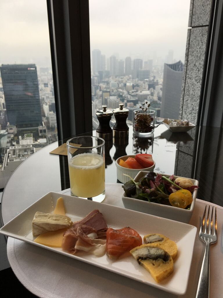 シャングリラホテル東京 ホライゾンクラブラウンジで朝食 旅人の木 荻窪 油そば まぜそばの店 店主の日記
