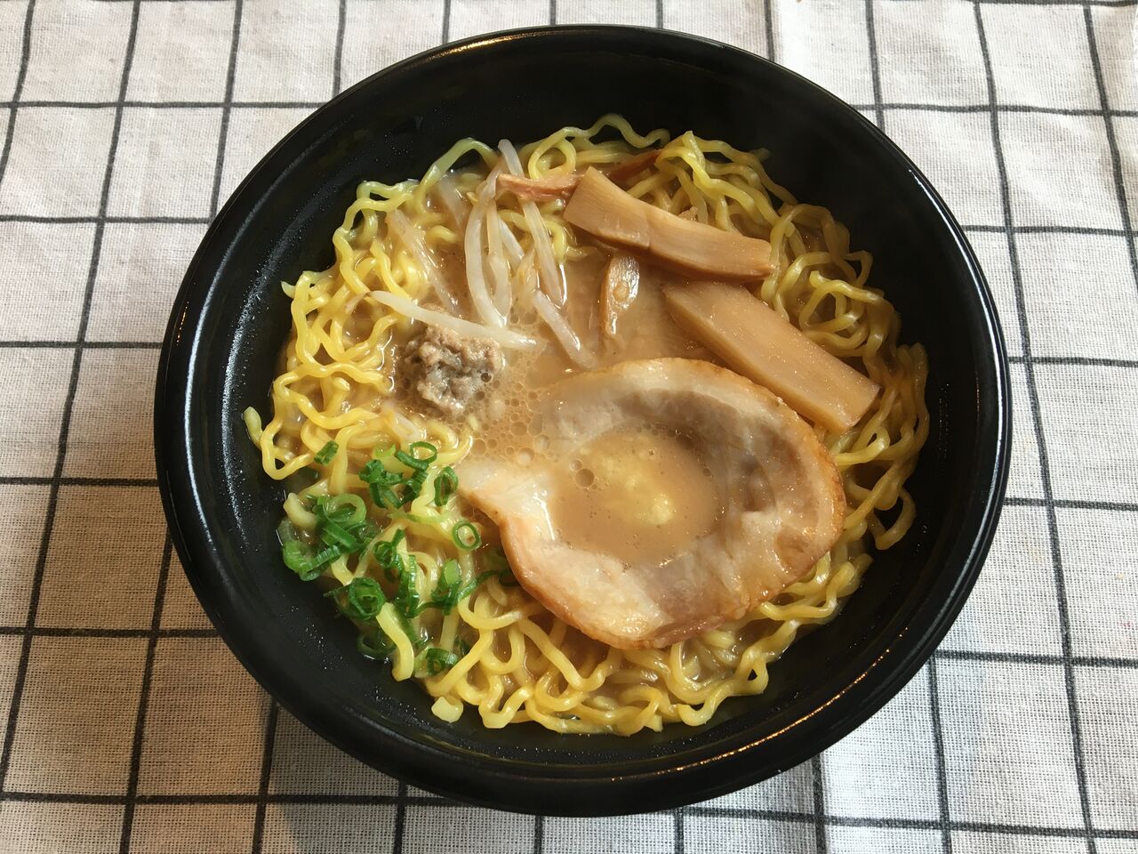 ローソン 麺屋彩味監修 札幌味噌らーめん 旅人の木 荻窪 油そば まぜそばの店 店主の日記 ローソン 麺屋彩味監修 札幌味噌らーめん 旅人の木 荻窪 油そば まぜそばの店 店主の日記