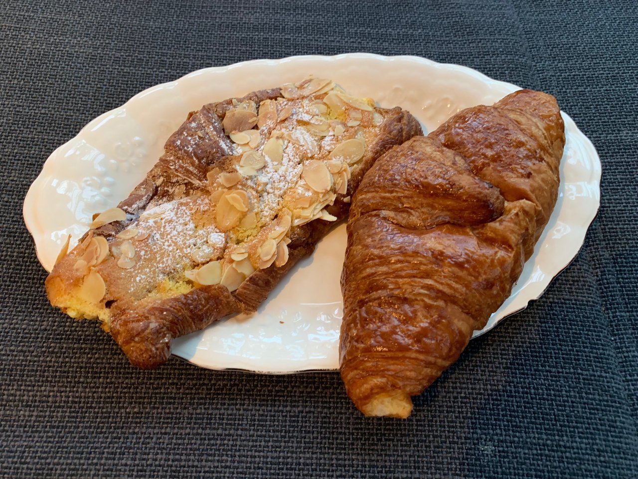 ポールのクロワッサンとクロワッサンオザマンド すっきりとした甘さが爽やか 食べて旅して 音楽と本 旅ゴコロ 食べゴコロ 旅心 食べ心 ポールのクロワッサンとクロワッサンオザマンド すっきりとした甘さが爽やか 食べて旅して 音楽と本 旅ゴコロ 食べゴコロ 旅心 食べ心