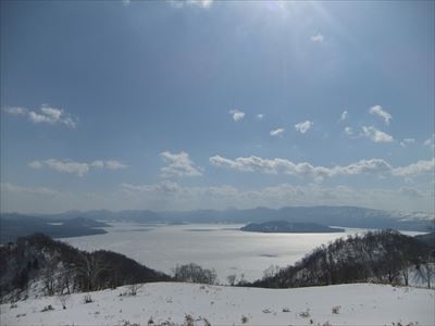 弟子屈町 藻琴山展望駐車公園から見た 屈斜路湖 旅鴉 北海道179市町村をゆく 弟子屈町 藻琴山展望駐車公園から見た 屈斜路湖 旅鴉 北海道179市町村をゆく