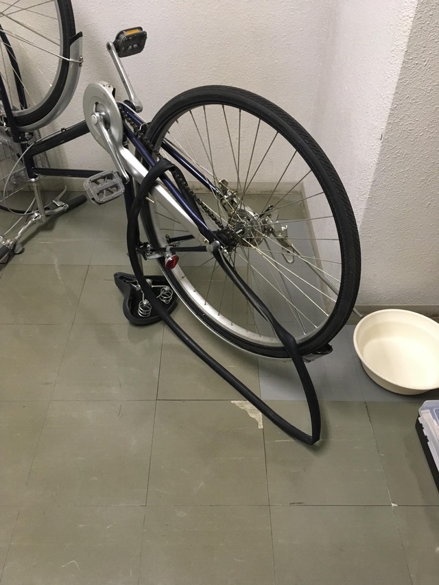 自転車 パンク 修理 後 輪 外し 方