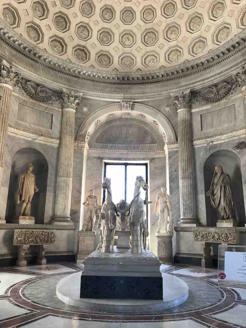 Roma Musei Vaticani Museo Pio Clementino ヴァティカン美術館内 ピオ クレメンティーノ美術館 たびのおととか 旅の音と香 Roma Musei Vaticani Museo Pio Clementino ヴァティカン美術館内 ピオ クレメンティーノ美術館 たびのおととか 旅の音と香