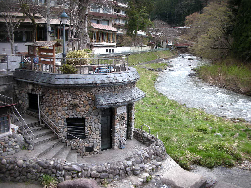 河原の湯 群馬県中之条町四万 旅は哲学ソクラテス 河原の湯 群馬県中之条町四万 旅は哲学ソクラテス