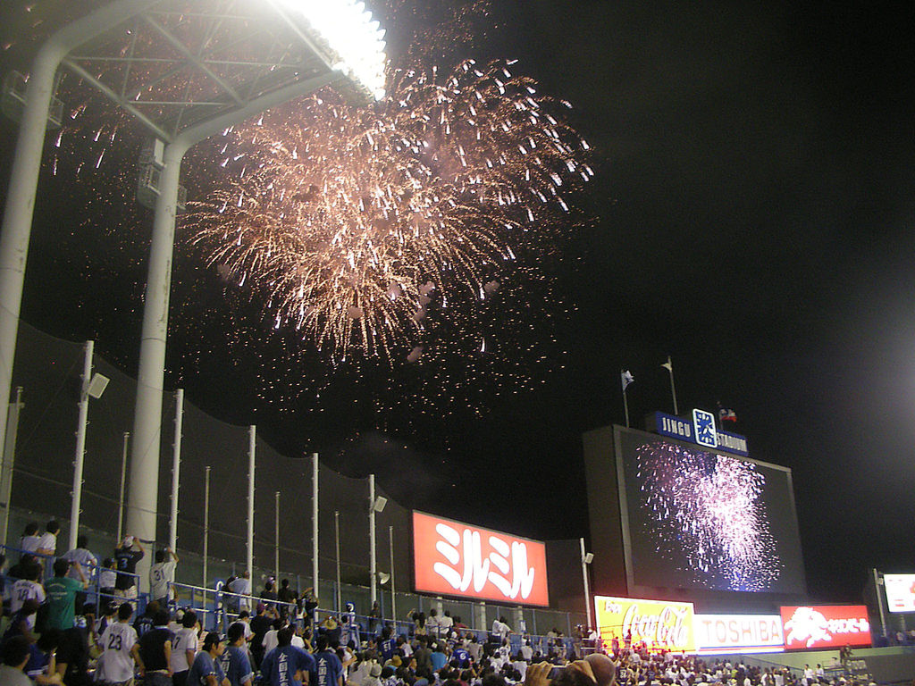 神宮花火大会の前夜祭 に打線沈黙 ロマンの投球練習にお付き合いか 旅は哲学ソクラテス