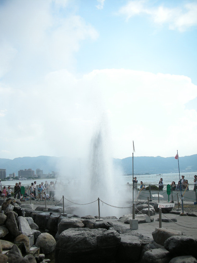 諏訪湖の間欠泉 旅は哲学ソクラテス