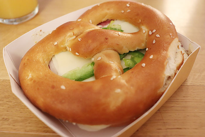 激ウマッ プレッツェルサンドイッチ 旅リズム