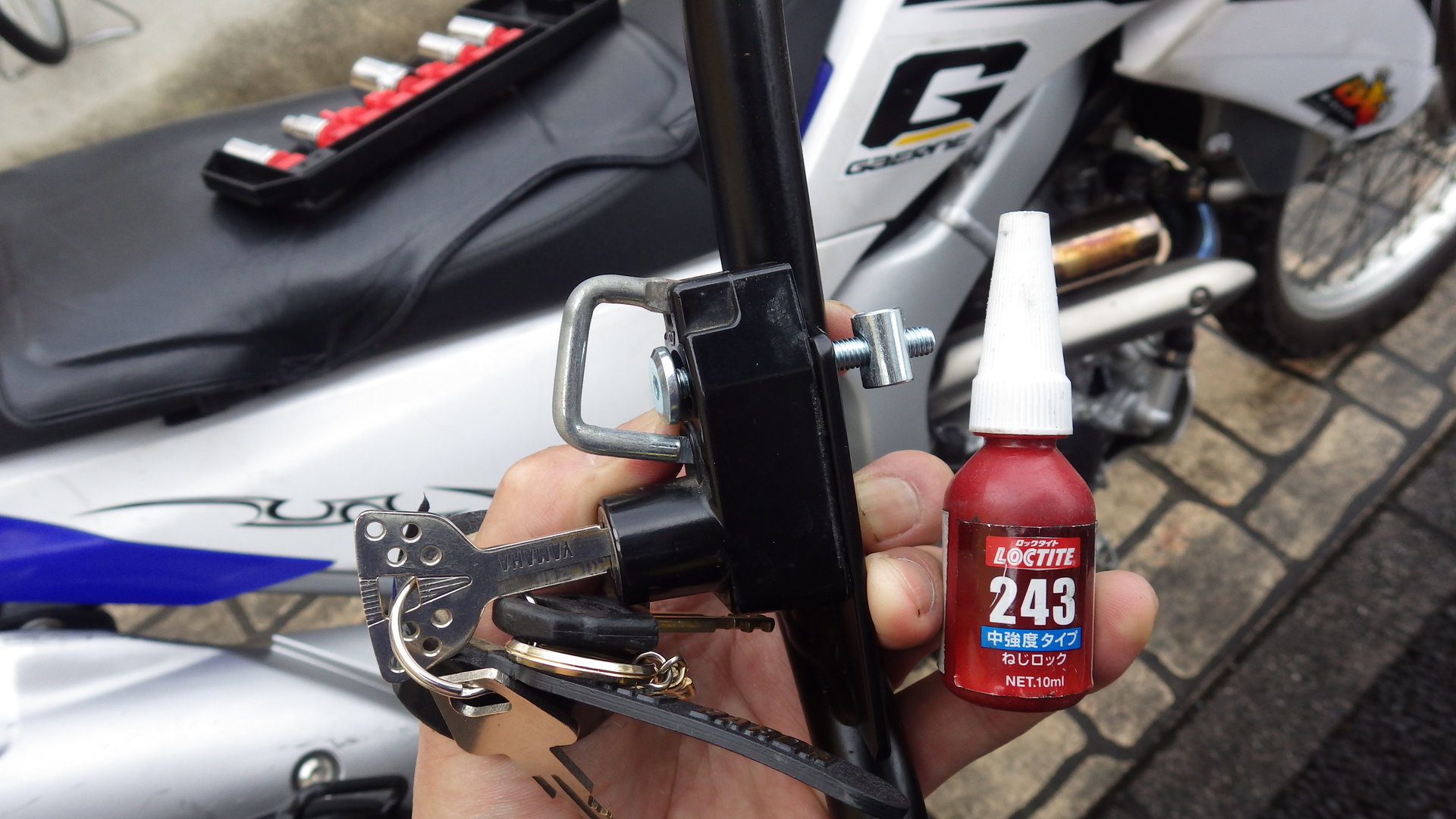 Wrメットホルダーの移設 サイドバック付けてみた 旅好きライダーとアフリカツイン レブル1100 クロスカブのツーリング記録 7章