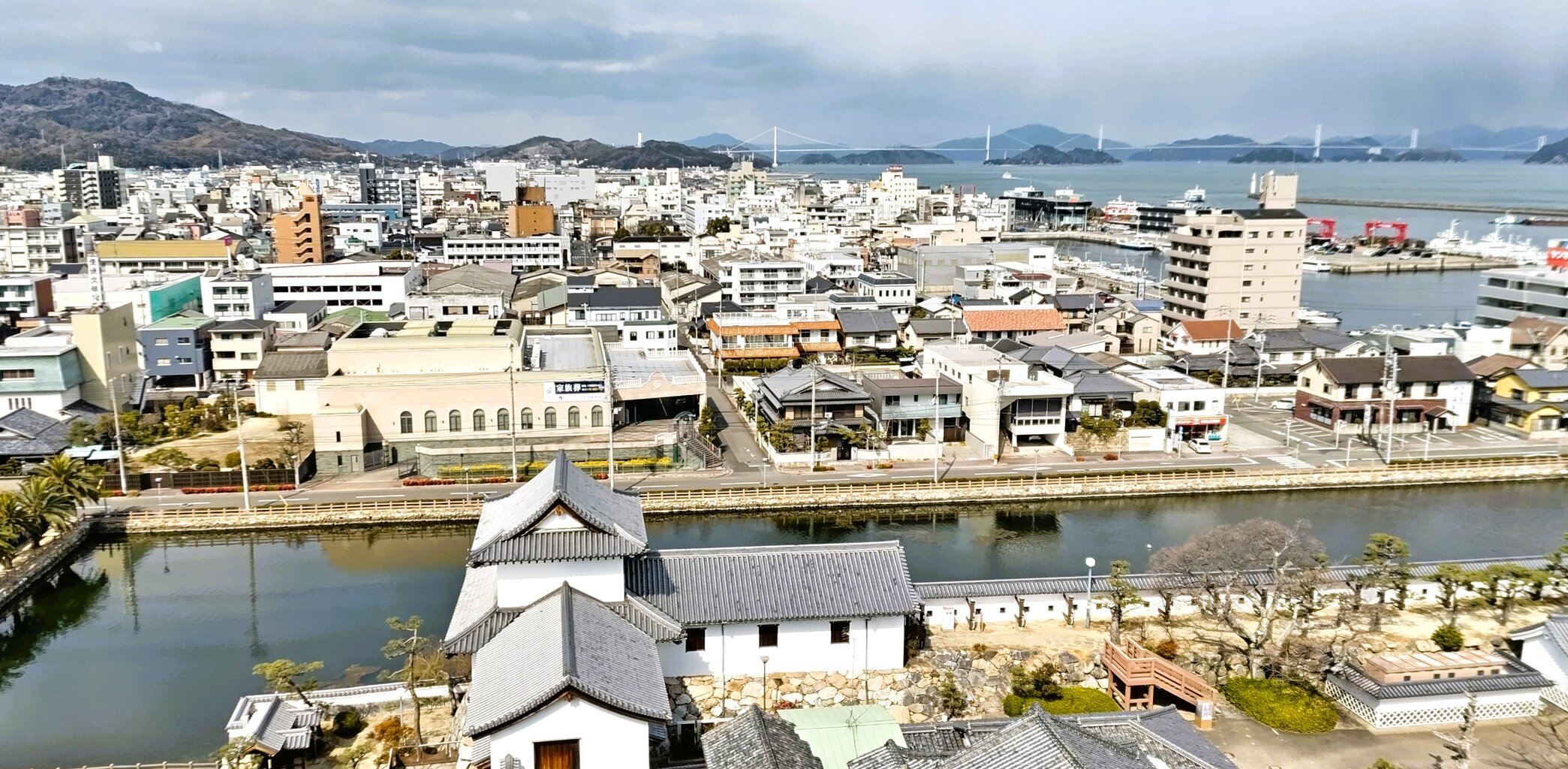 今治城は、瀬戸内海に面した海の城 : 旅おじさんの旅日記