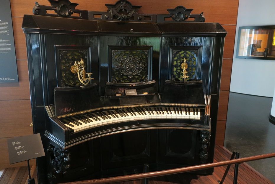 楽器博物館 ブリュッセル は凄い 旅おじさんの旅日記 楽器博物館 ブリュッセル は凄い 旅おじさんの旅日記