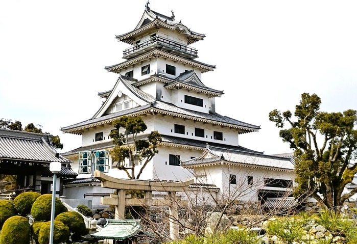 今治城は、瀬戸内海に面した海の城 : 旅おじさんの旅日記