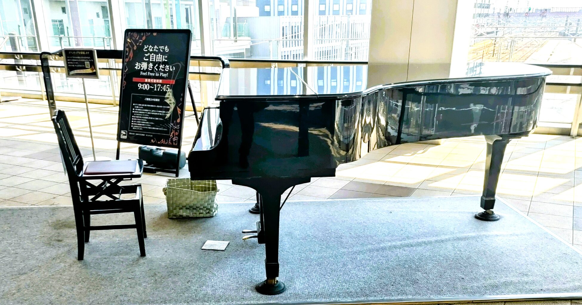 富山の駅ピアノはグランドピアノ(富山・高岡) : 旅おじさんの旅日記