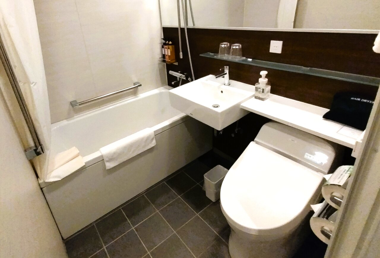 ホテル・ヴィスキオ富山の部屋は広めで良い : 旅おじさんの旅日記