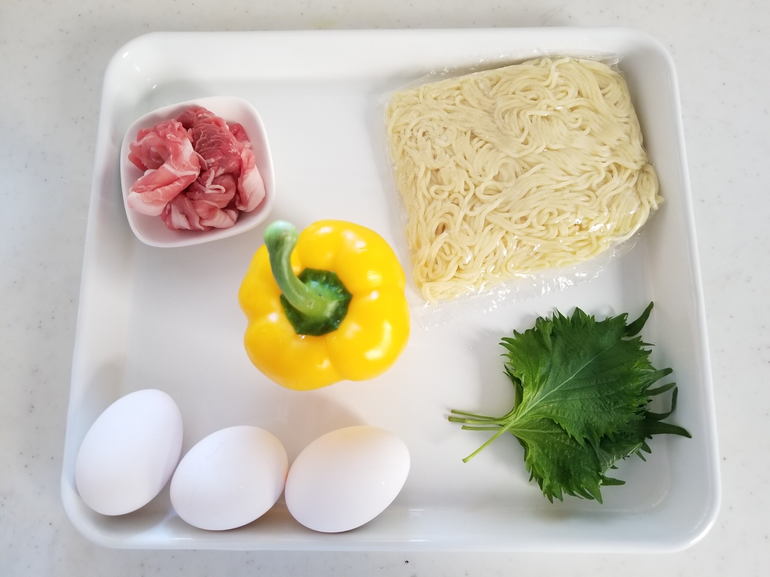 金運アップ黄色い焼そば Hanari Kitchen