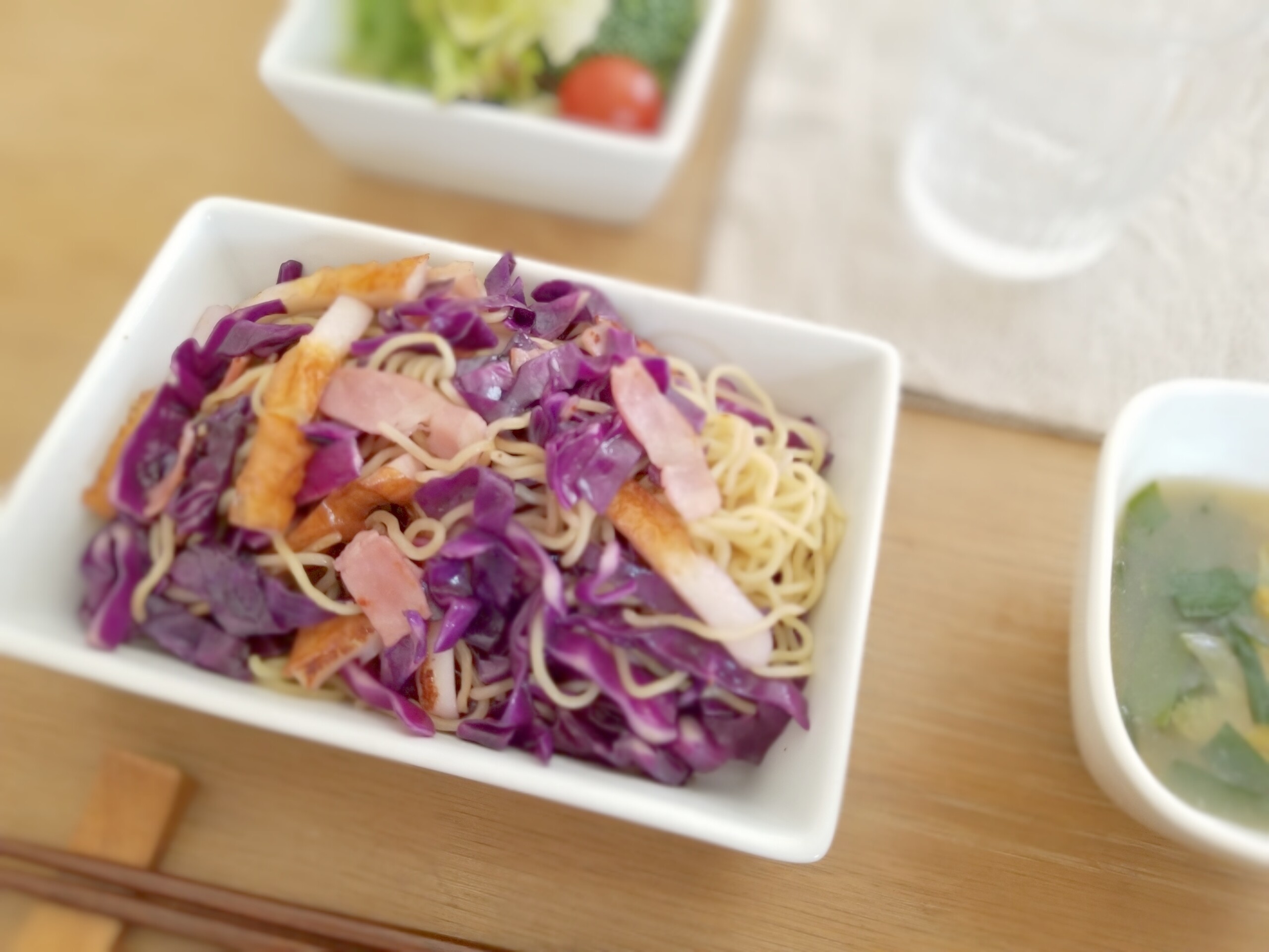 紫キャベツとちくわの塩焼そば Hanari Kitchen
