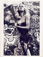 Vogue-paris-grafficouture-kaws-raquel-zimmermann-3