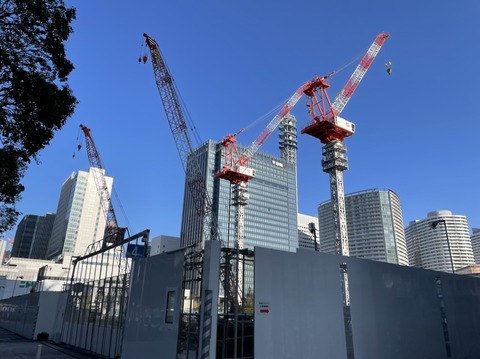 99CA6AE1-94F3-4804-A98E-8A5DA3F5CDC7