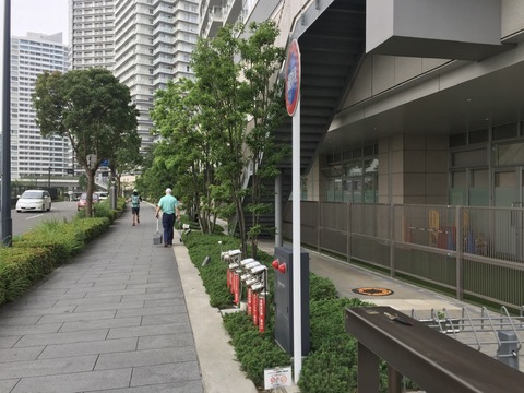 67782644-2950-4889-BD67-F41C83291604