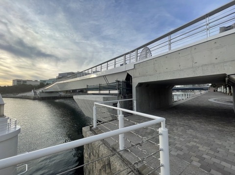 B9986EC5-EA3F-4251-A69C-816EF9065E93