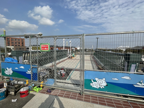 AFE85C8C-5126-41D0-96E8-EEE548E85D13