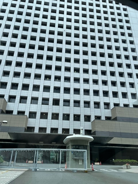 EB30B06A-27D1-4BD6-9CA4-2D67064138FF