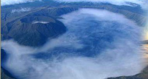 霧の摩周湖 に現れた統合時代の象徴の 龍と蛇 天下泰平 霧の摩周湖 に現れた統合時代の象徴の 龍と蛇 天下泰平