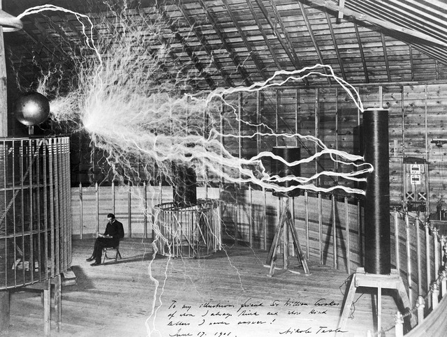 1920px-Nikola_Tesla,_with_his_equipment_Wellcome_M0014782