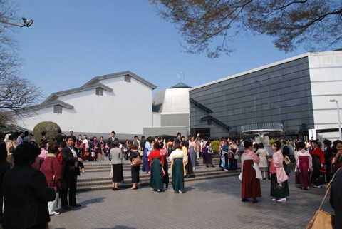 東京外大の卒業式 大阪大学 外国語学部 他大学研究会 東京外大の卒業式 大阪大学 外国語学部 他大学研究会
