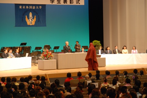 東京外大の卒業式 大阪大学 外国語学部 他大学研究会 東京外大の卒業式 大阪大学 外国語学部 他大学研究会